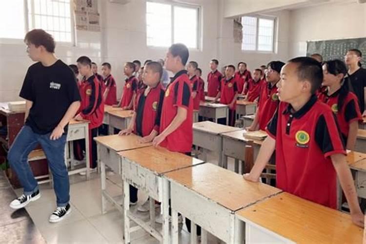 梦见老鼠往我身上扑是什么意思 预兆