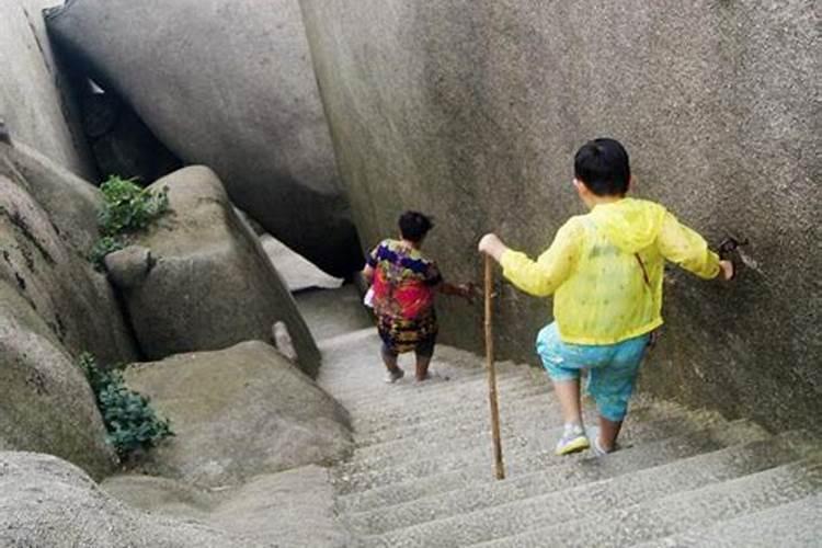 梦见带娃儿走陡峭崎岖山坡的预兆