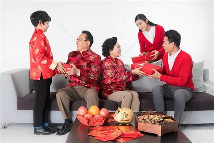 梦见金色大蟒蛇是什么意思