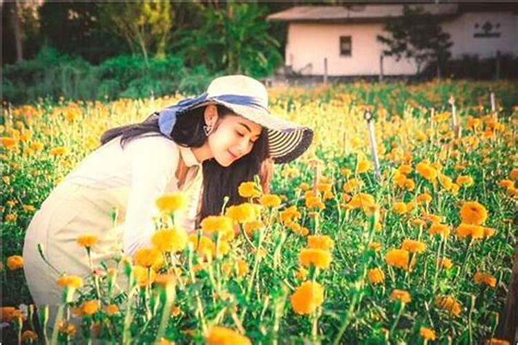 梦见和小学女同学一起去吃饭的预兆