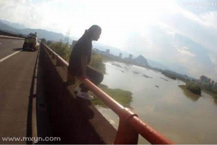 做梦梦到亲人跳河 为什么做梦梦到亲人跳河
