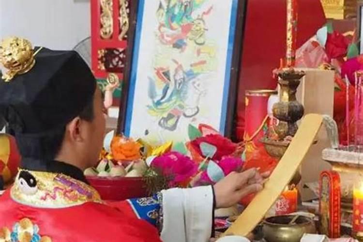 梦见两个在海里的死人的预兆