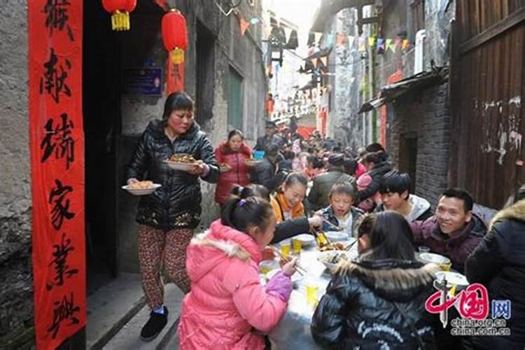 梦见父亲被蛇咬是什么意思？