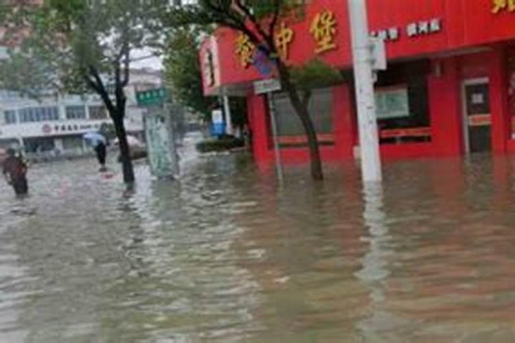 做梦梦到洪水有什么寓意吗 做梦梦到洪水是什么意思