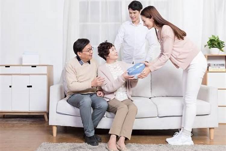 梦见家里来了老人和小孩的预兆