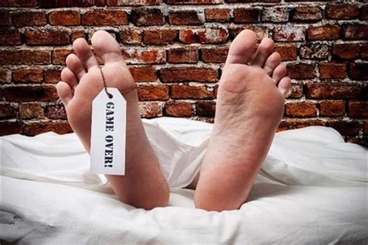 梦见死人很害怕什么意思？