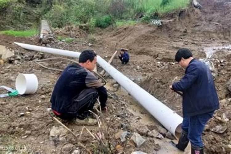梦见水渠的水流得很大 预示什么