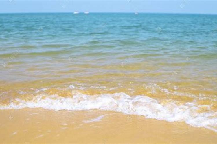 梦见青黄色的海水是什么意思？