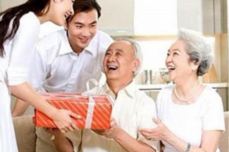 梦到已故长辈给自己钱什么意思