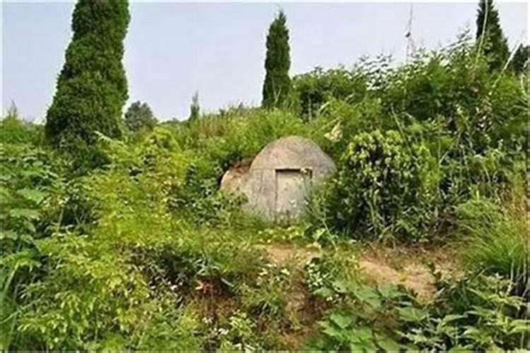 梦见自家坟地塌陷的预兆