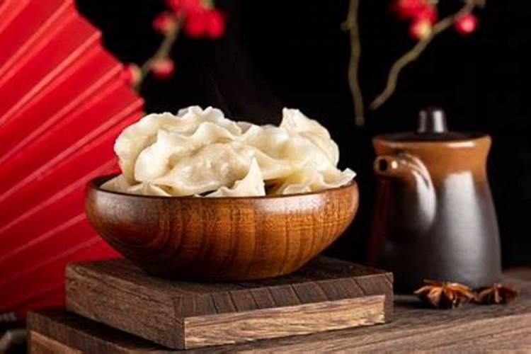 冬至有什么习俗吗？听说有吃饺子,但是室友说买汤圆!广州的冬至习俗是什...