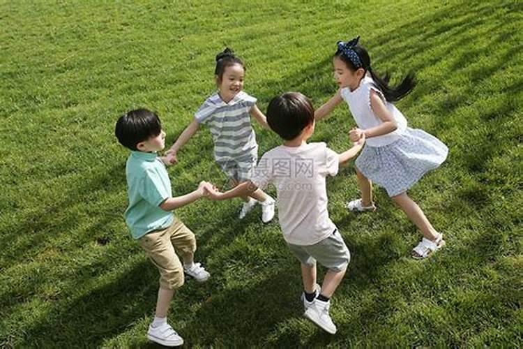 梦见自己和自己的老同学在一起玩那是代表着什么？