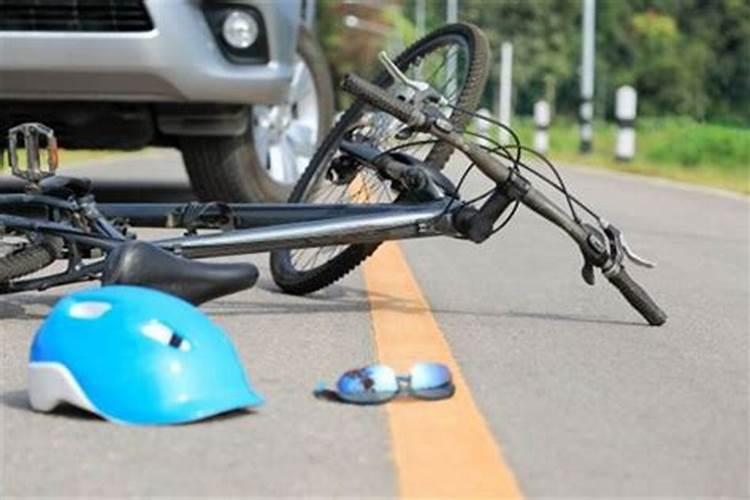 梦见路过惨烈车祸现场