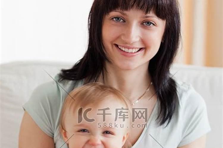 梦见一个女人抱着一个小孩的预兆