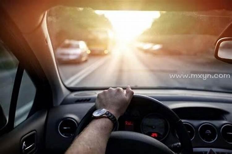 不会开车的女人梦见自己开车,预示着什么？