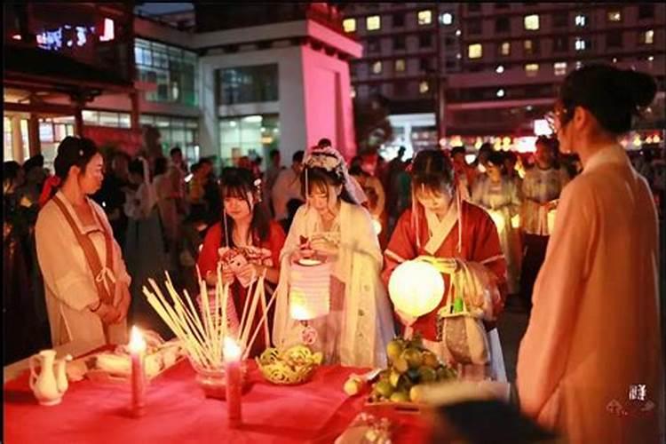 必定成为夫妻的八字 注定是夫妻的八字特点