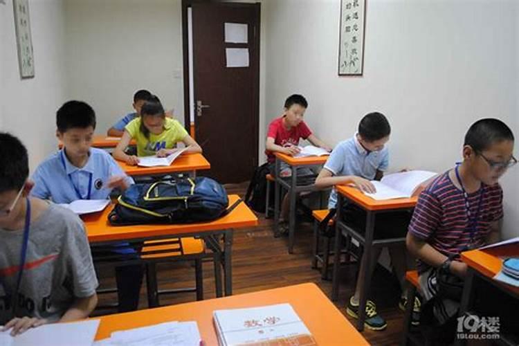 梦见补习班有许多学生的预兆