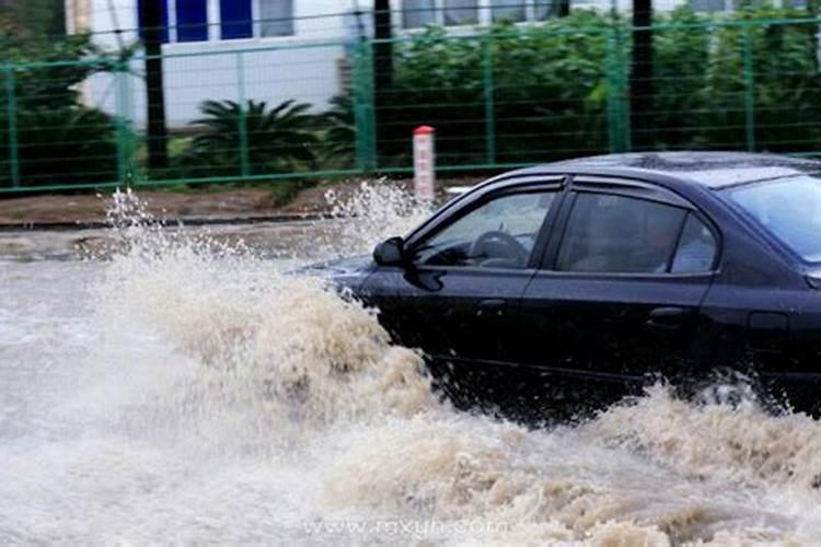 梦见刮风下雨什么预兆是什么意思