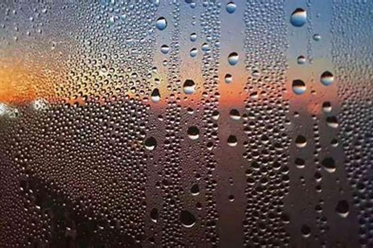 梦见刮风下雨