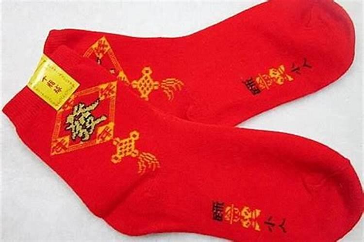 梦见穿红色衣服什么意思
