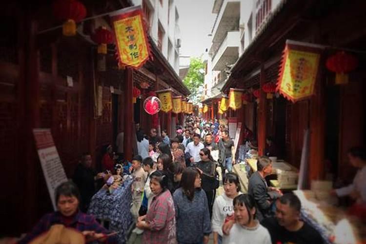 什么节日放孔明灯 孔明灯是什么节日