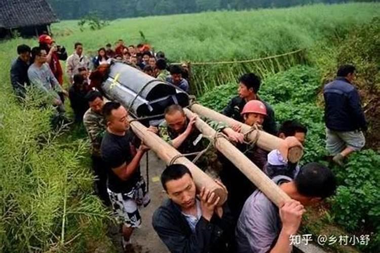 梦见自己父亲过世抬棺材的预兆