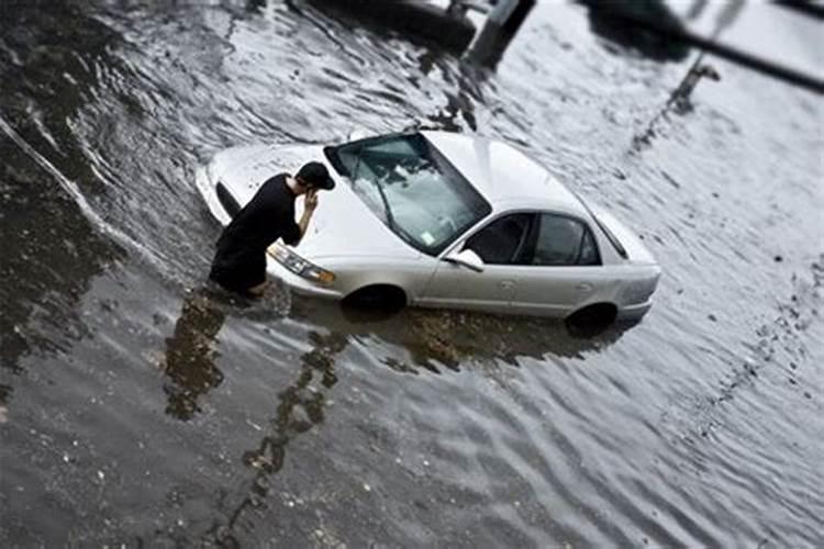 梦见涨大水淹没了道路