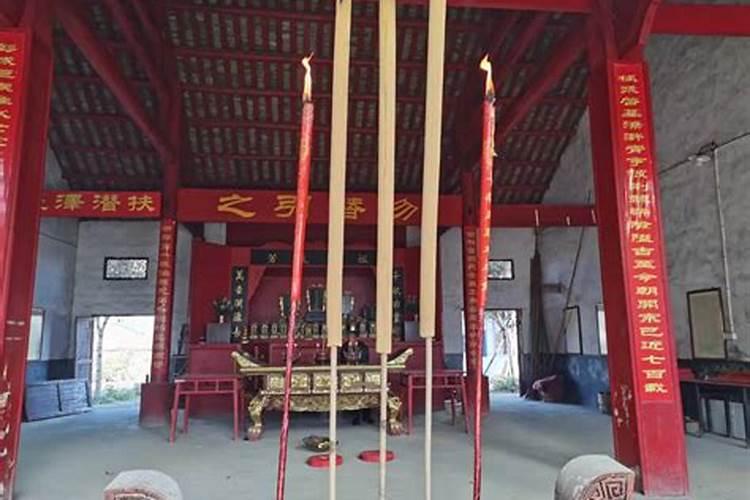 “臣之进退,实为狼狈”中“狼狈”是古今异义词吗
