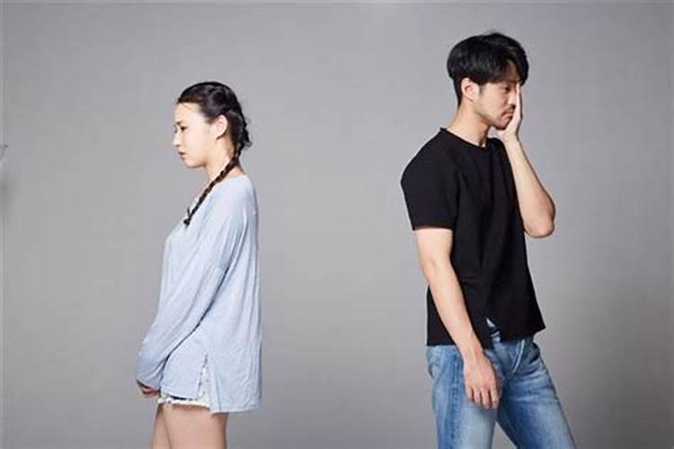 男人婚后和初恋出轨是正常的吗？