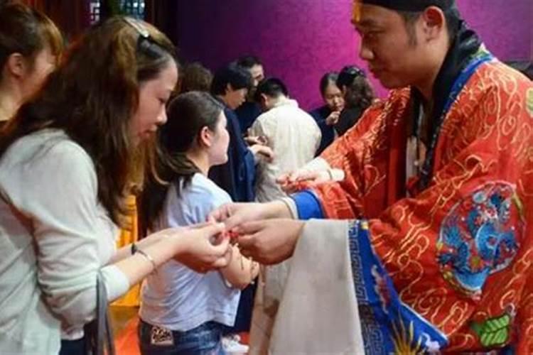 婚姻不好佩戴什么化解家里摆什么可提升姻缘？