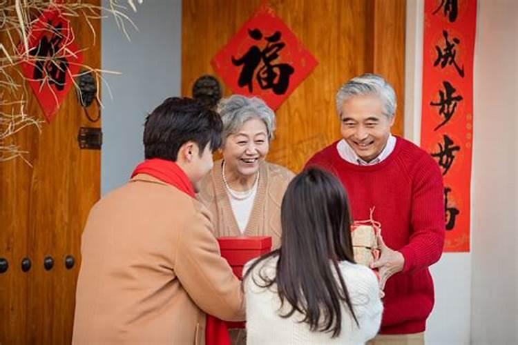 梦见和妈妈去看望已去世多年的爷爷
