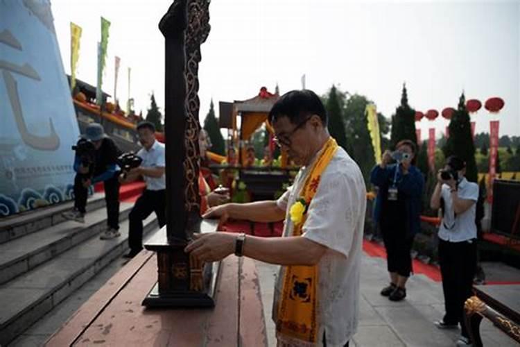 中元节如何祭拜先人 中元节上坟都什么时间去