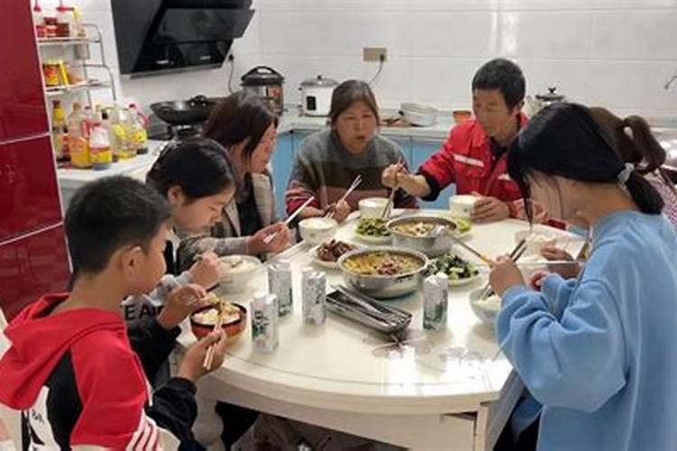 梦见家中宴请亲戚的预兆