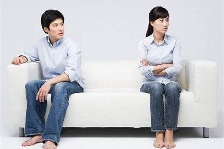 情侣之间女方过分依赖男方是不好的行为吗？你怎么看？