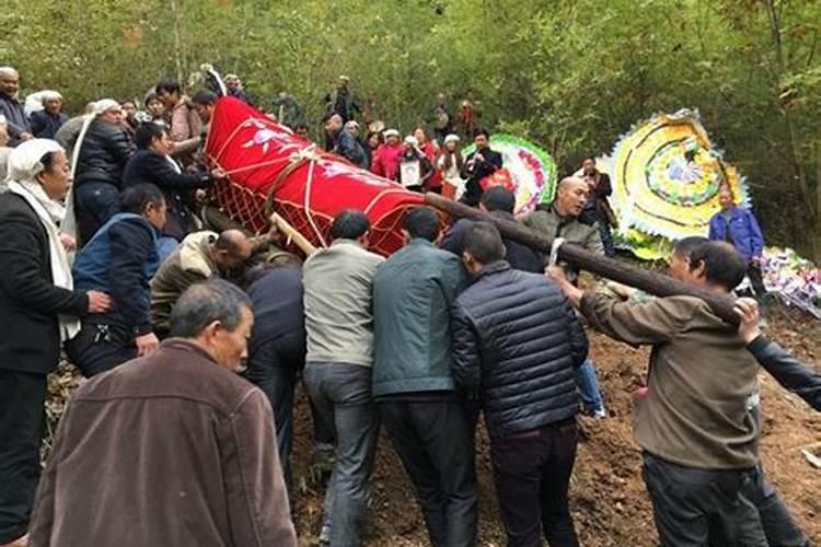 属蛇女的和什么属相最配、相克