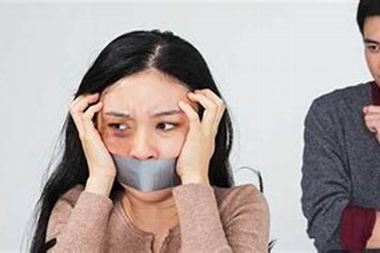 梦见自己被人劫持是什么意思？