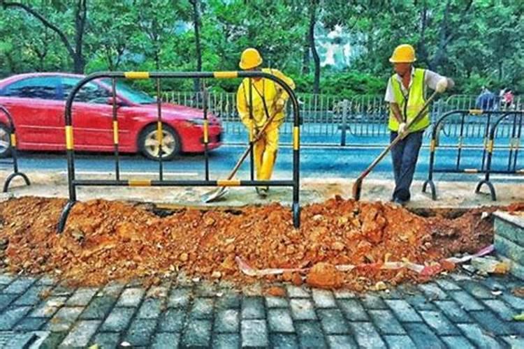 梦见别人修路是什么意思？