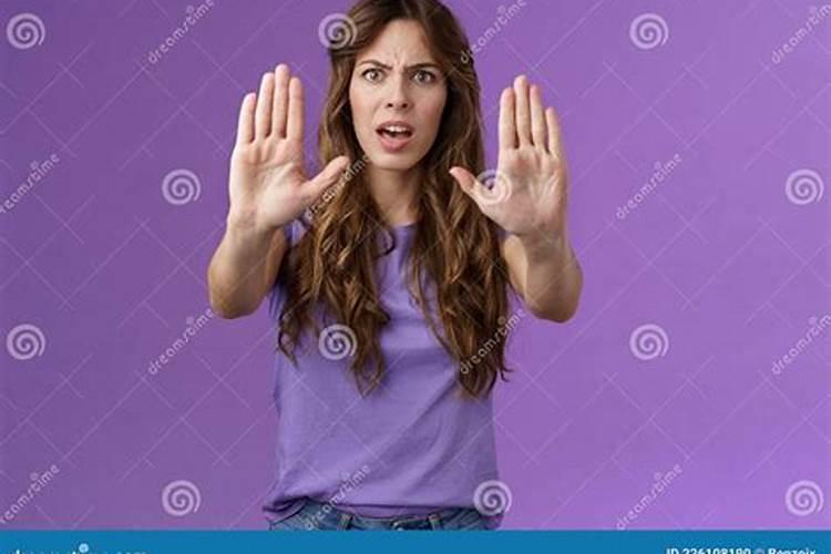 梦见美女拉手是什么意思