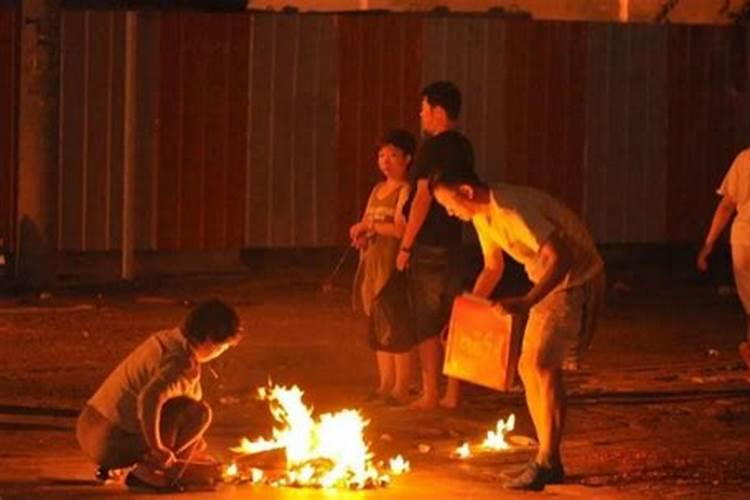 中元节烧包袱能天黑烧吗 中元节烧包袱能天黑烧讲究