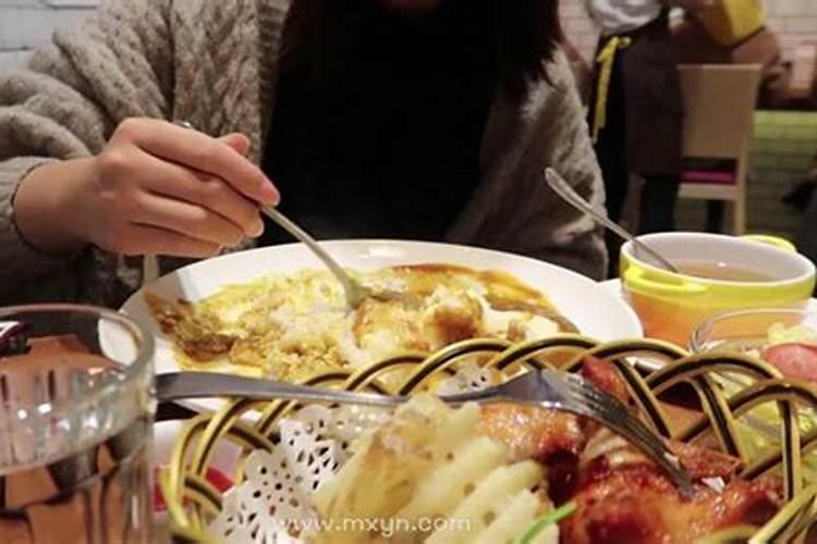 梦见死人烧饭我吃的预兆