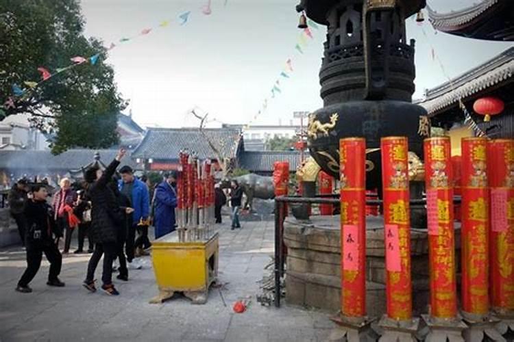梦见被老虎追到树上的预兆