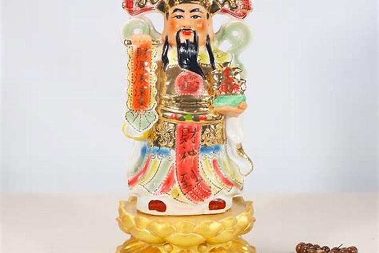 观音菩萨和财神菩萨各上几支香？