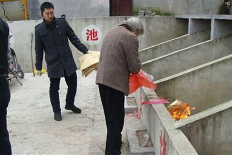 梦见自己老婆与别的男人有暧昧关系