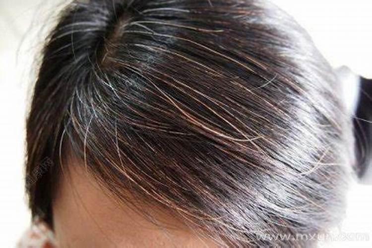 为什么过年的时候要给去世的亲人烧纸钱？