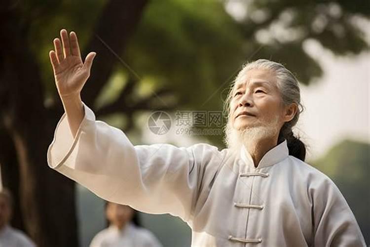 梦见一白发白衣老人的预兆