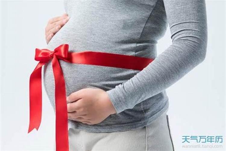 单身未婚女性梦见自己生孩子