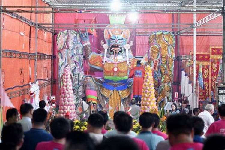 黄财神要供奉酒,但佛不能供酒,要是在一个佛龛,那怎么办,要不要单供