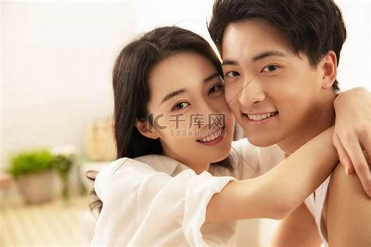 梦见和女人亲嘴拥抱是什么预兆？