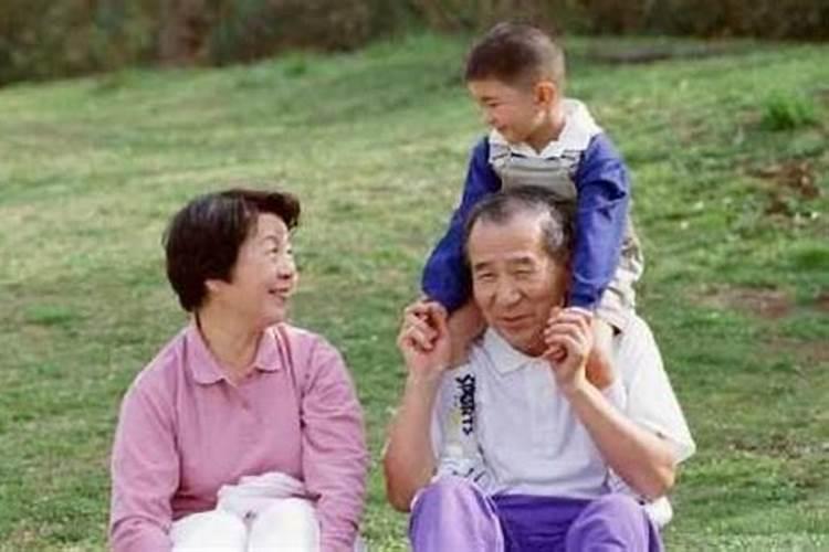 中元节是七月十五,为什么很多农村地区七月十四就“烧包”祭祖了呢...
