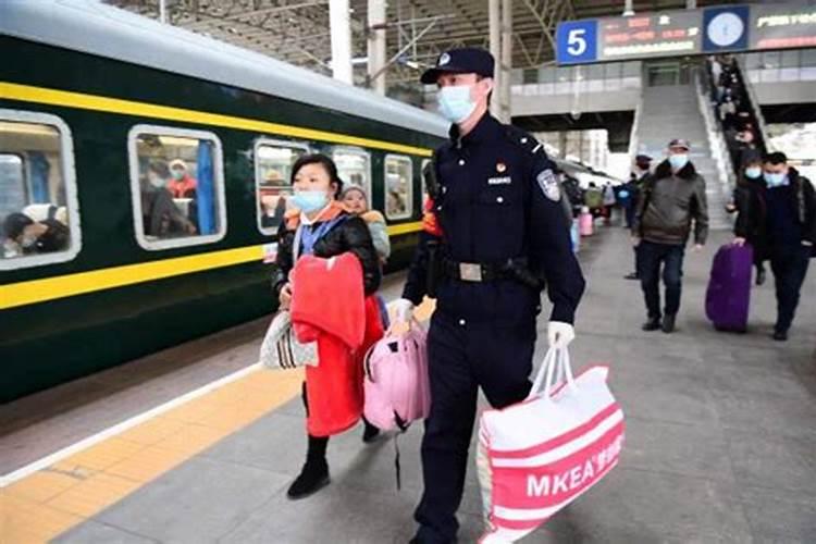 梦见被大水冲走又被人救了